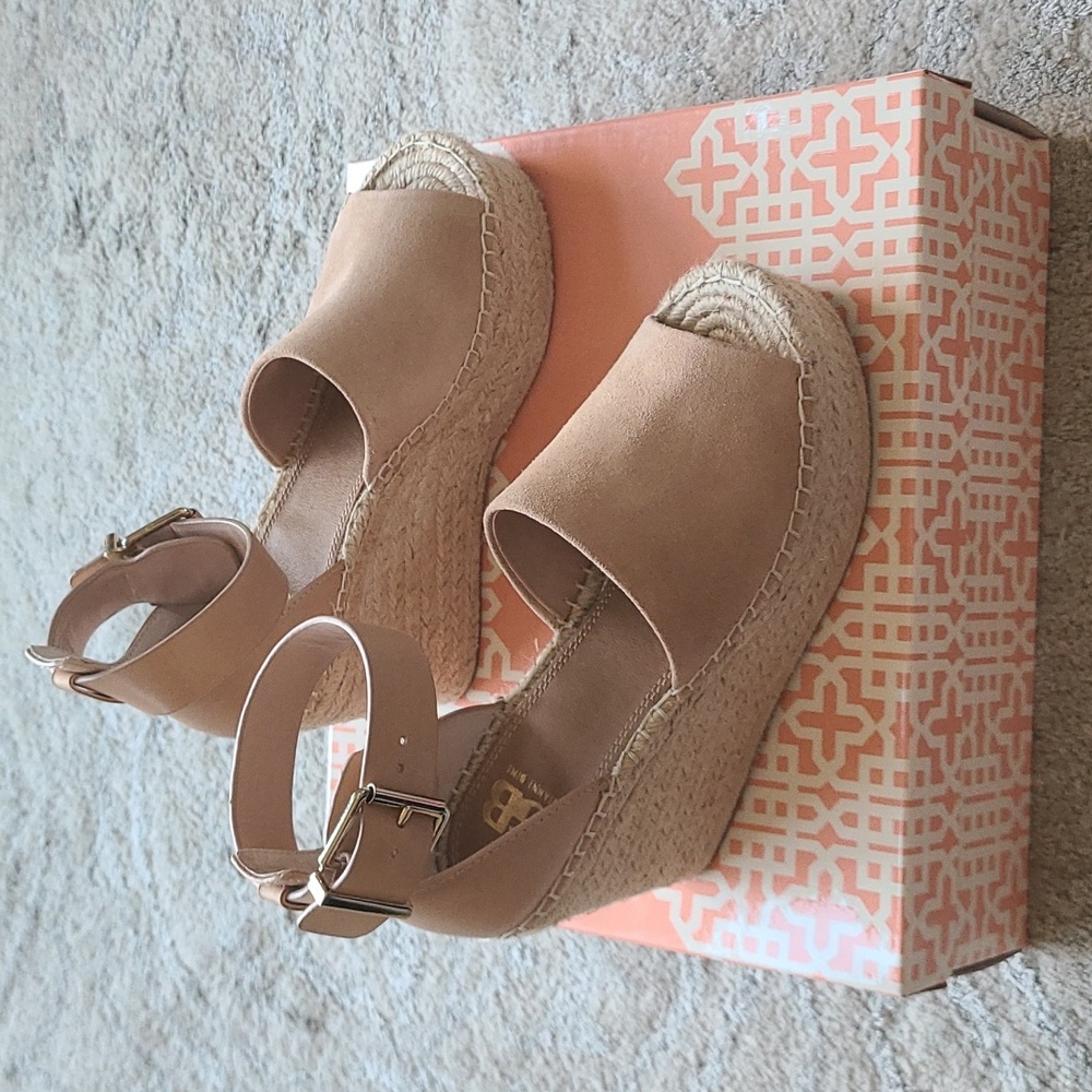 Gianni Bini Platform Sandals